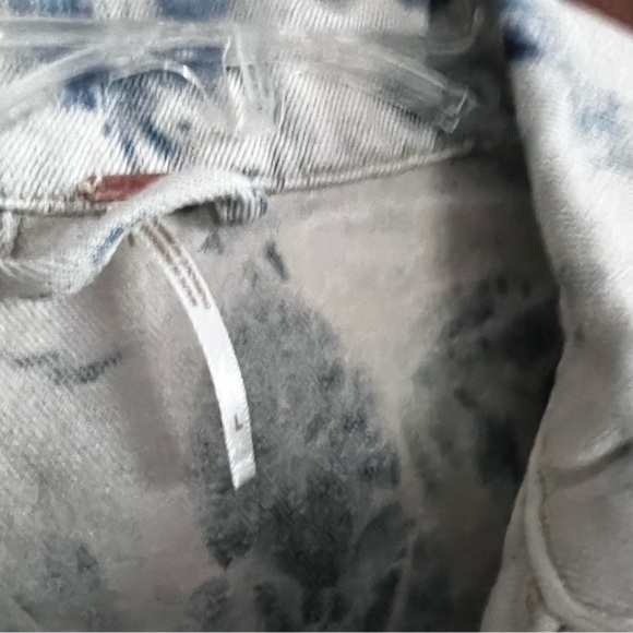 Free People Jones Tie Dye Jean Jacket NWT Size Large $98 Blue and  Cream - Picture 7 of 11